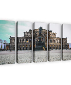 building of the opera in dresden germany 3